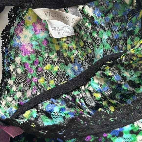 Vintage Victoria’s Secret Babydoll Chemise – Black Floral Lace – Size Small - Picture 2 of 4